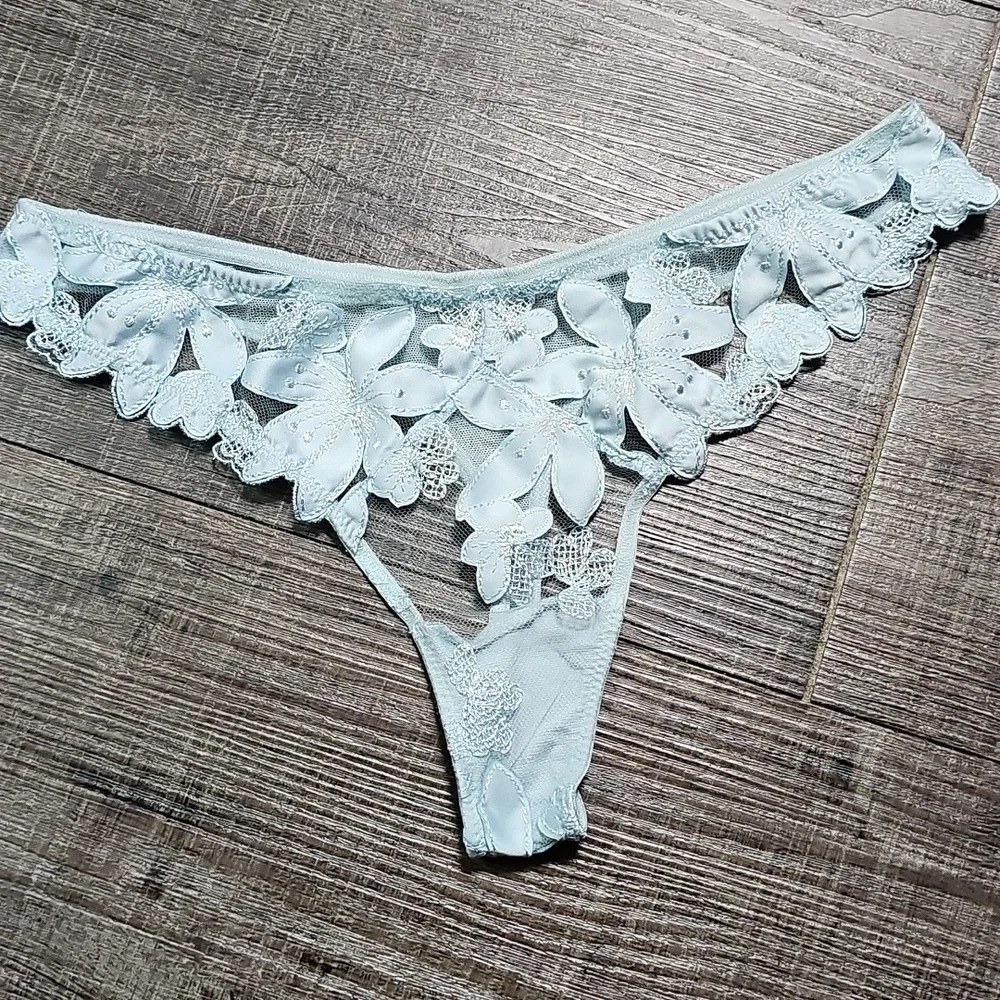 Lace Floral Underwire Bra & Thong Set - Light Blue